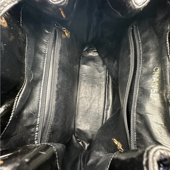 CHANEL VINTAGE PATENT LEATHER BACKPACK 24K GHW - Picture 8 of 16